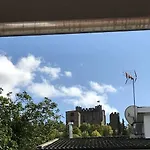 Lägenhet Duplex Em Casa Inteiro. 4 Quartos. Bem Localizada. *