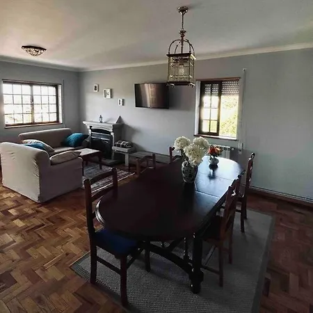 Apartment Duplex Em Casa Inteiro. 4 Quartos. Bem Localizada.