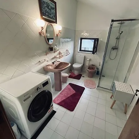 アパート Duplex Em Casa Inteiro. 4 Quartos. Bem Localizada. *