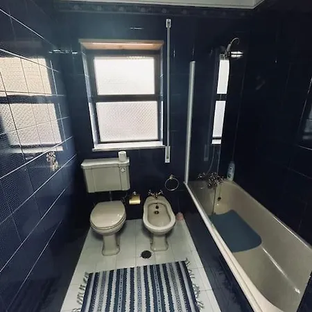 Duplex Em Casa Inteiro. 4 Quartos. Bem Localizada. アパート ブラガンサ
