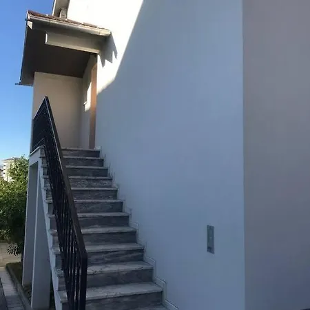 Apartment Duplex Em Casa Inteiro. 4 Quartos. Bem Localizada.