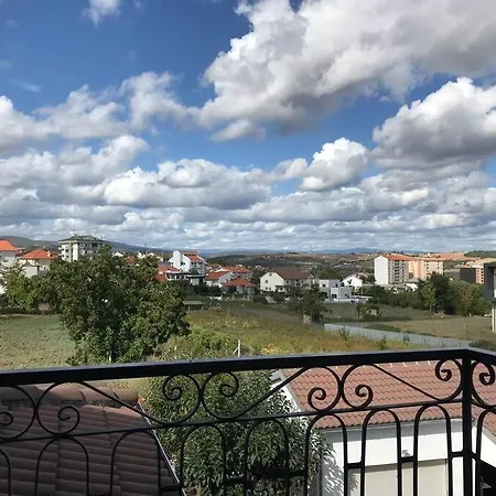 Duplex Em Casa Inteiro. 4 Quartos. Bem Localizada. *